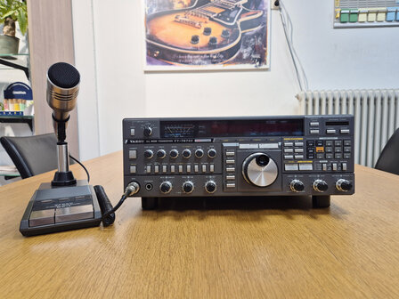 Yaesu FT-767GX met tafel microfoon (Occasion)