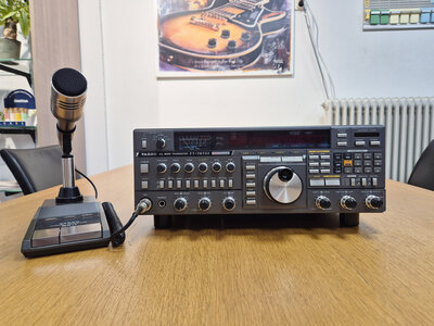 Yaesu FT-767GX met tafel microfoon (Occasion)